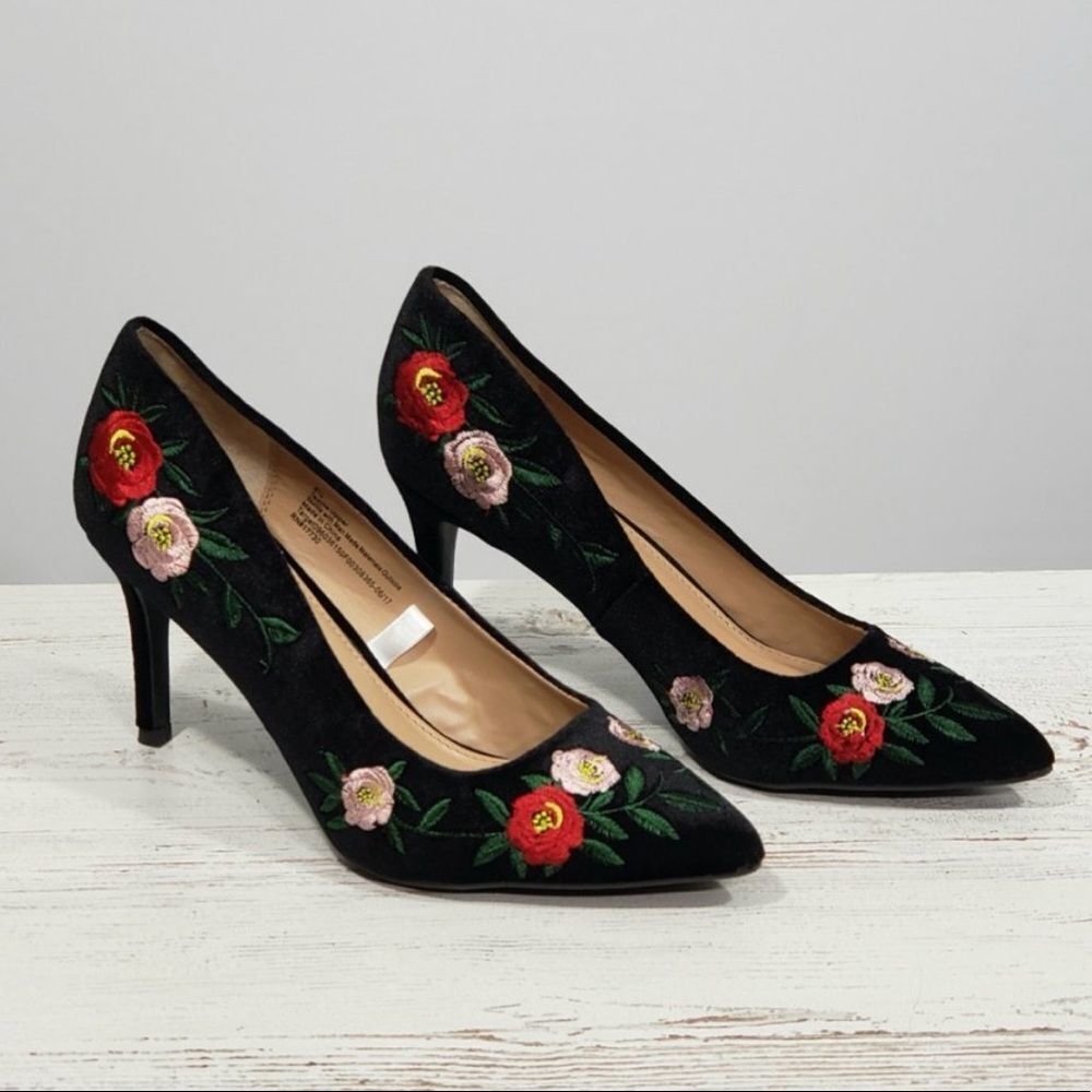 Embroidered Stiletto Pumps   - Picture 3 of 9